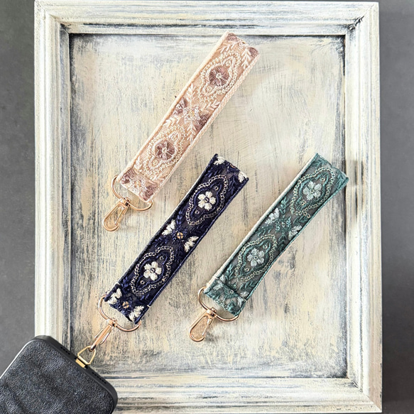 印度刺繡絲帶手帶智慧型手機吊帶經典花朵 第2張的照片