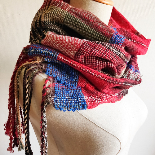 ビターな赤系チェックの手織りコットンマフラー マフラー HOTORI 通販