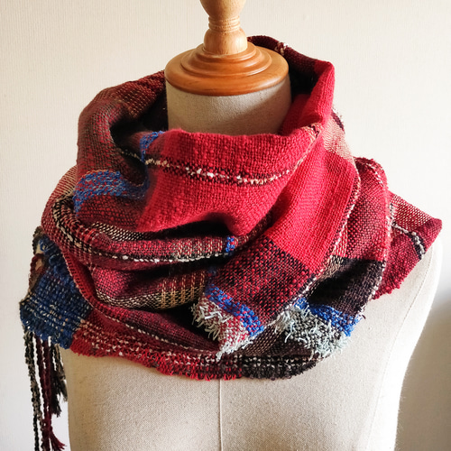 ビターな赤系チェックの手織りコットンマフラー マフラー HOTORI 通販