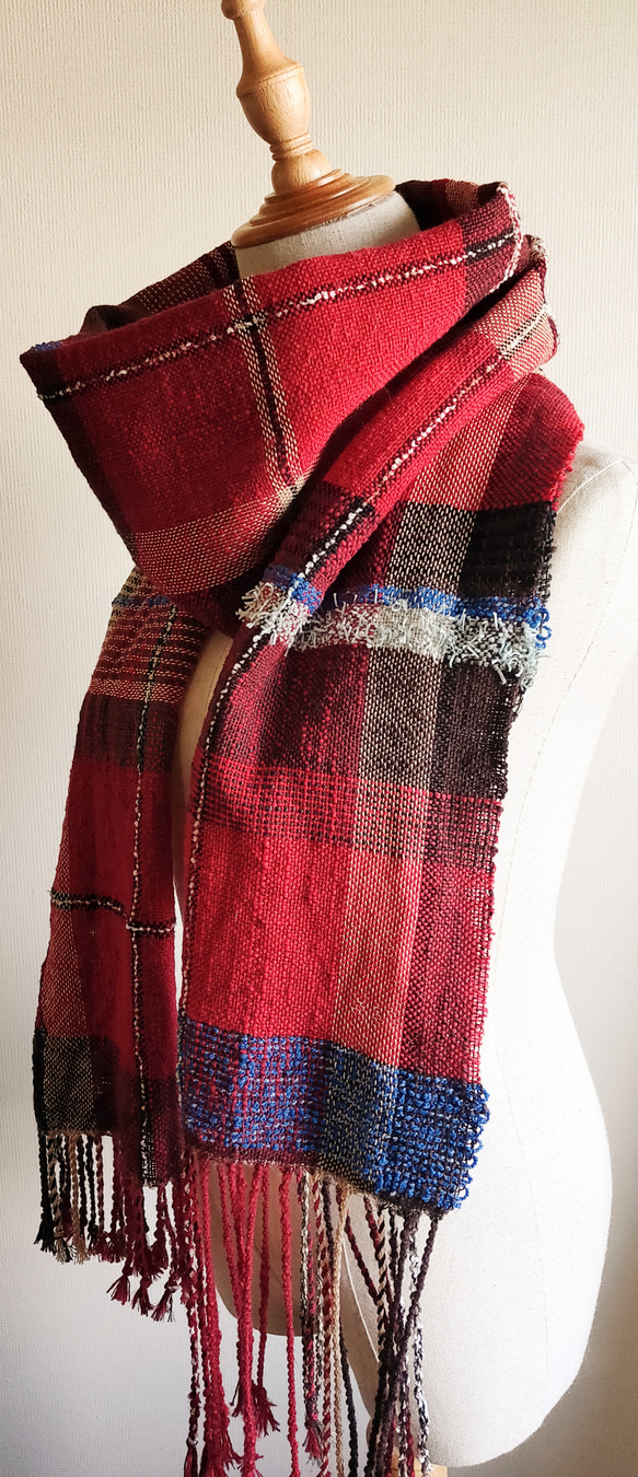 ビターな赤系チェックの手織りコットンマフラー マフラー HOTORI 通販