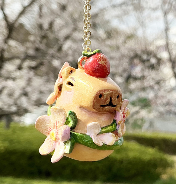 桜とカピバラの春色ネックレス ハンドメイド粘土ペンダント ポリマー