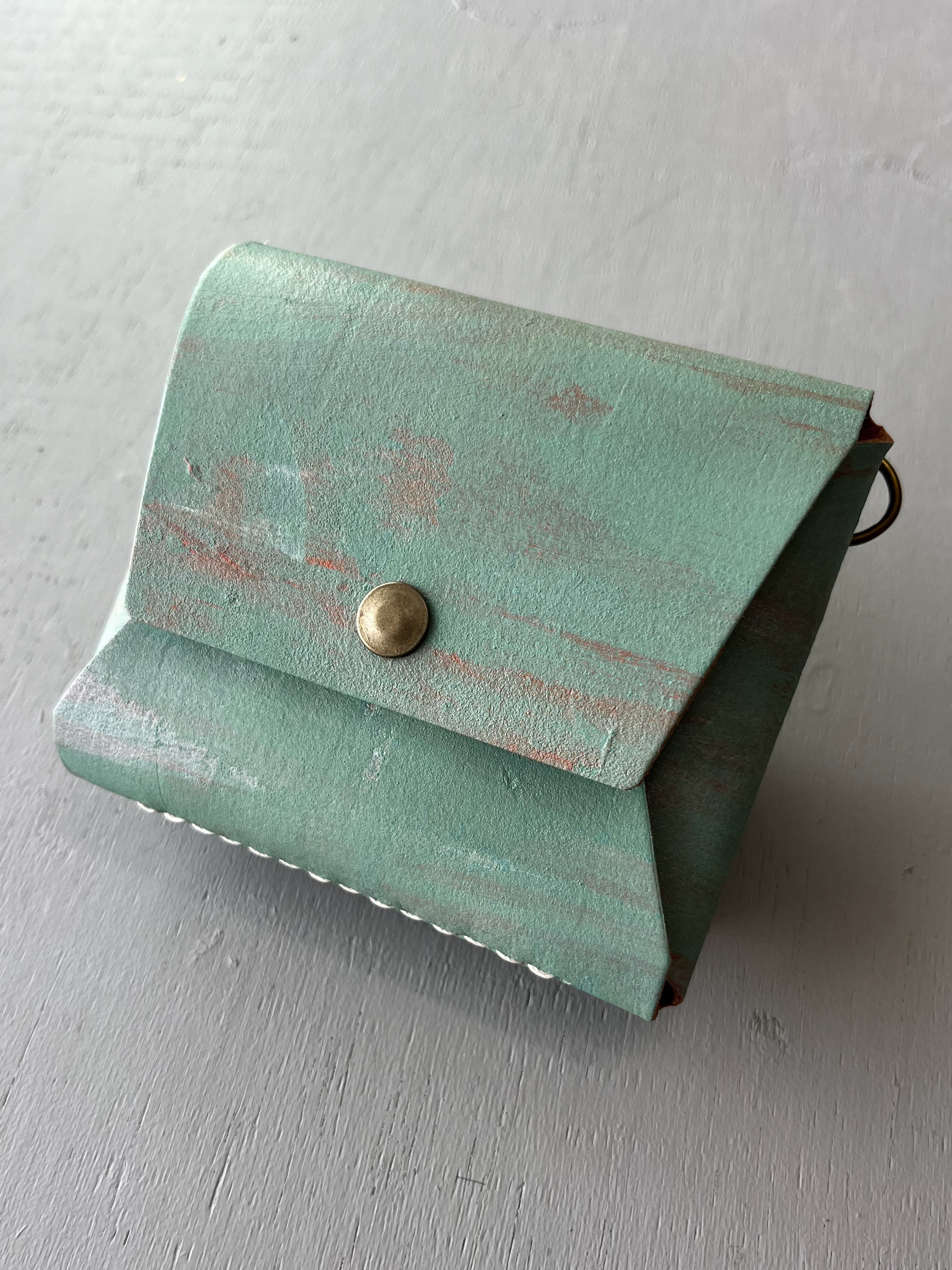 レター型のコンパクトウォレット｜アンティークグリーンペイント