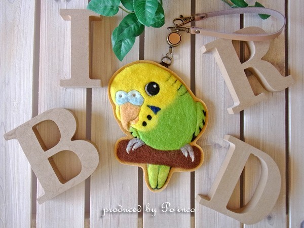 ＊受注制作(羽色変更可能)＊　リール付きパスケース・ICカードケース / セキセイインコ