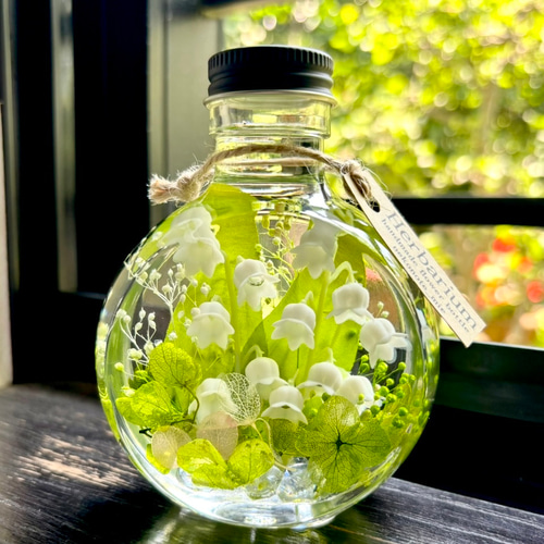 ◆ハーバリウム　189  夢色のネコbottle *.:。✿*゜¨ すずらんハーバリウム ネコ瓶 Mサイズ ハーバリウム・植物標本