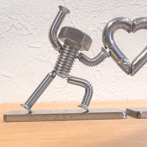 ハートを作るボルト人形/ネジの助ハートオブジェ その他人形 溶接工房