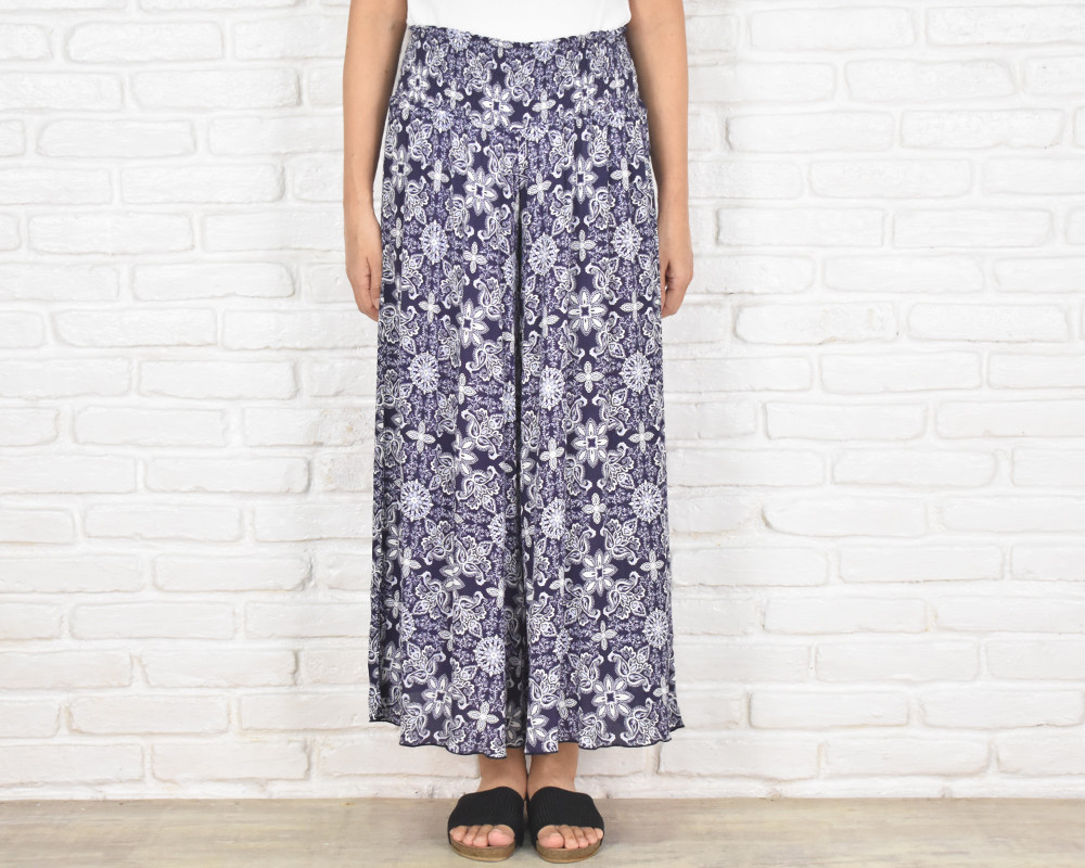 再販！オリエンタルな花柄がかわいい！暑い夏にぴったりの涼しげリラックスワイドフレアパンツ　ネイビー