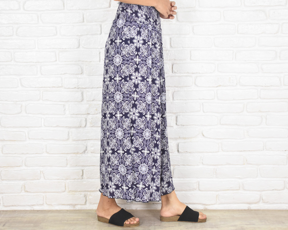 再販！オリエンタルな花柄がかわいい！暑い夏にぴったりの涼しげリラックスワイドフレアパンツ　ネイビー