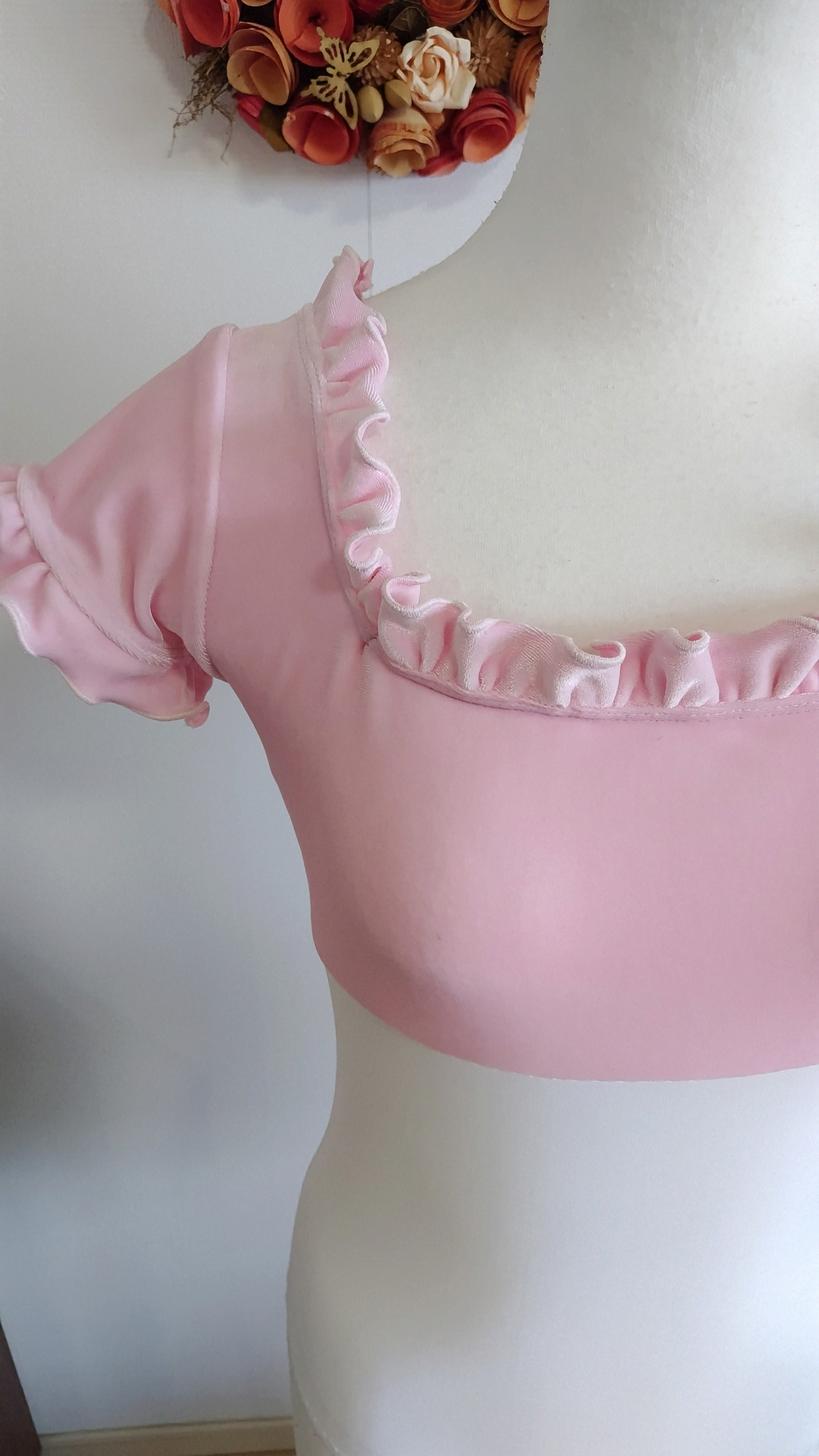 ベビーピンクベロアのフリルが可愛い娘役風レオタード♥️袖もふりふりでプリンセス。S～Mサイズ