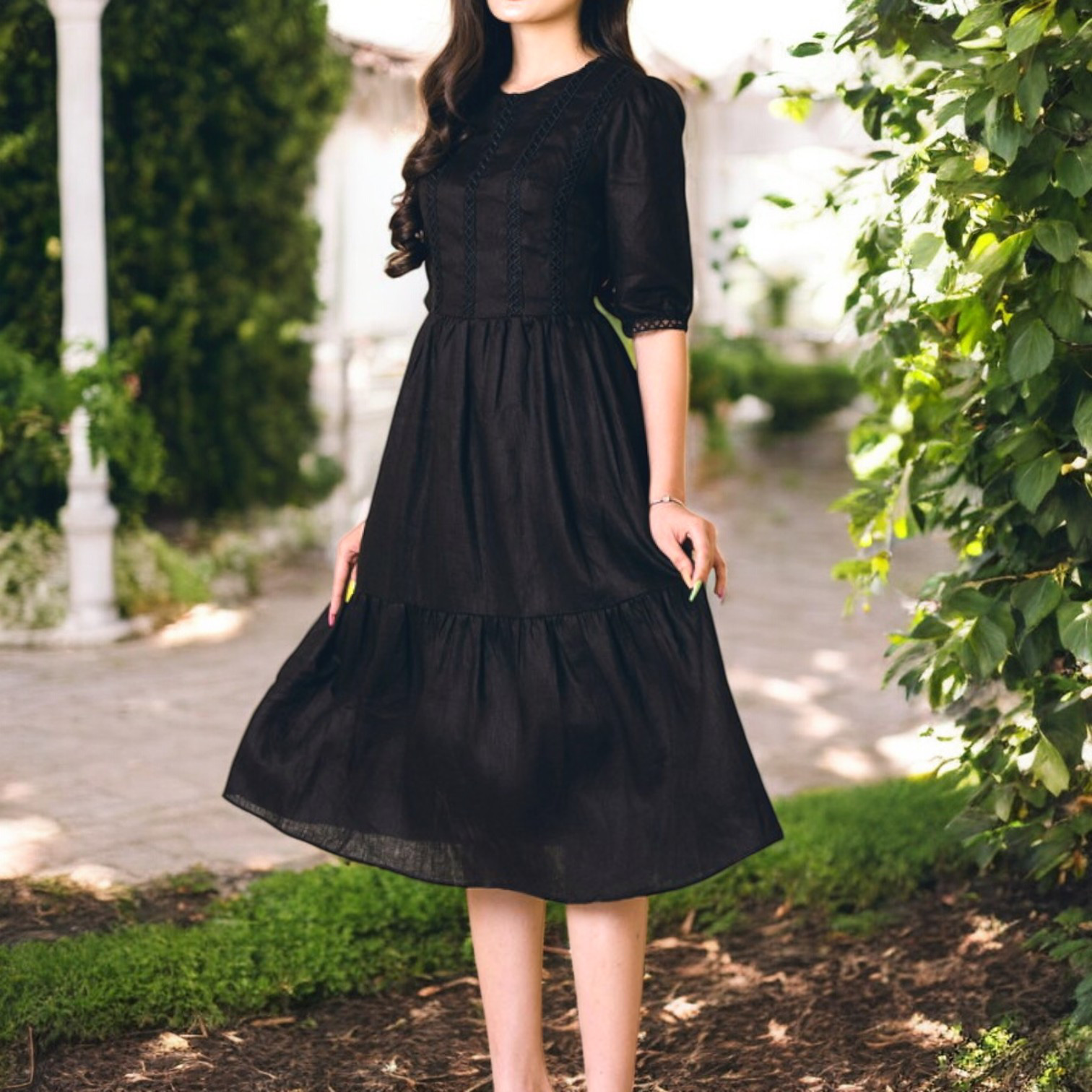 黒い リネンワンピース・丸首＆マーメイド裾・胸元レース刺繍｜上品・涼しい・サステナブル ・ オーダーメイド・L115