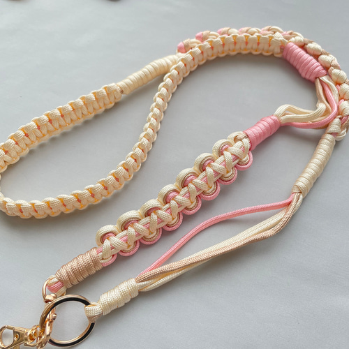 パラコードで作るウェーブなスマホショルダーストラップ(ピンク