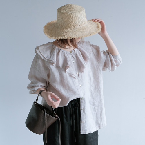 チャンマー　ふんわりブラウス 冷感｜ふんわりフリルが華やぐリネンブラウス｜淡いブルー＆亜麻