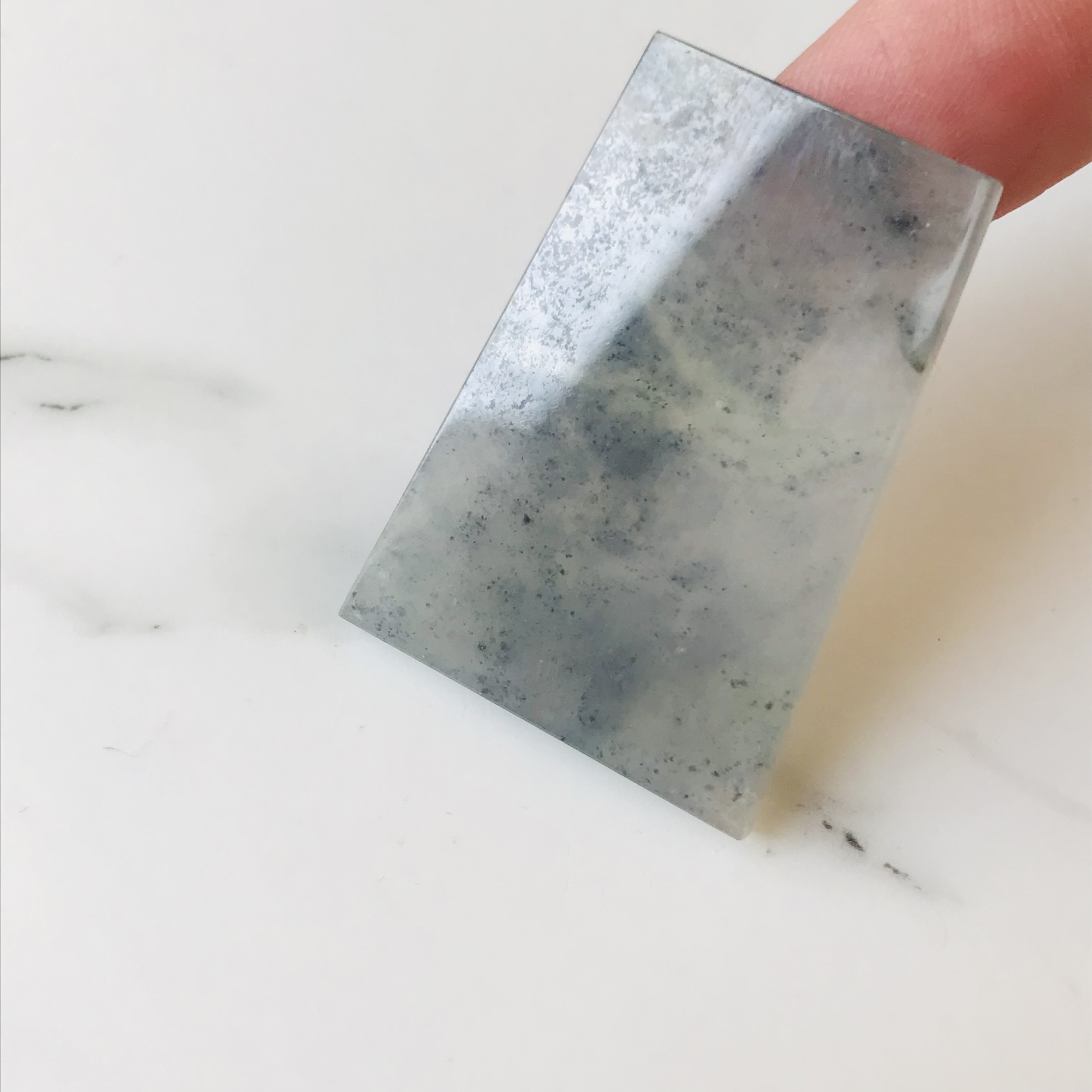 【P1000-003】ジェイド　翡翠　ヒスイ　ペンダントトップ　ミャンマー産　彫刻　カービング　一点もの