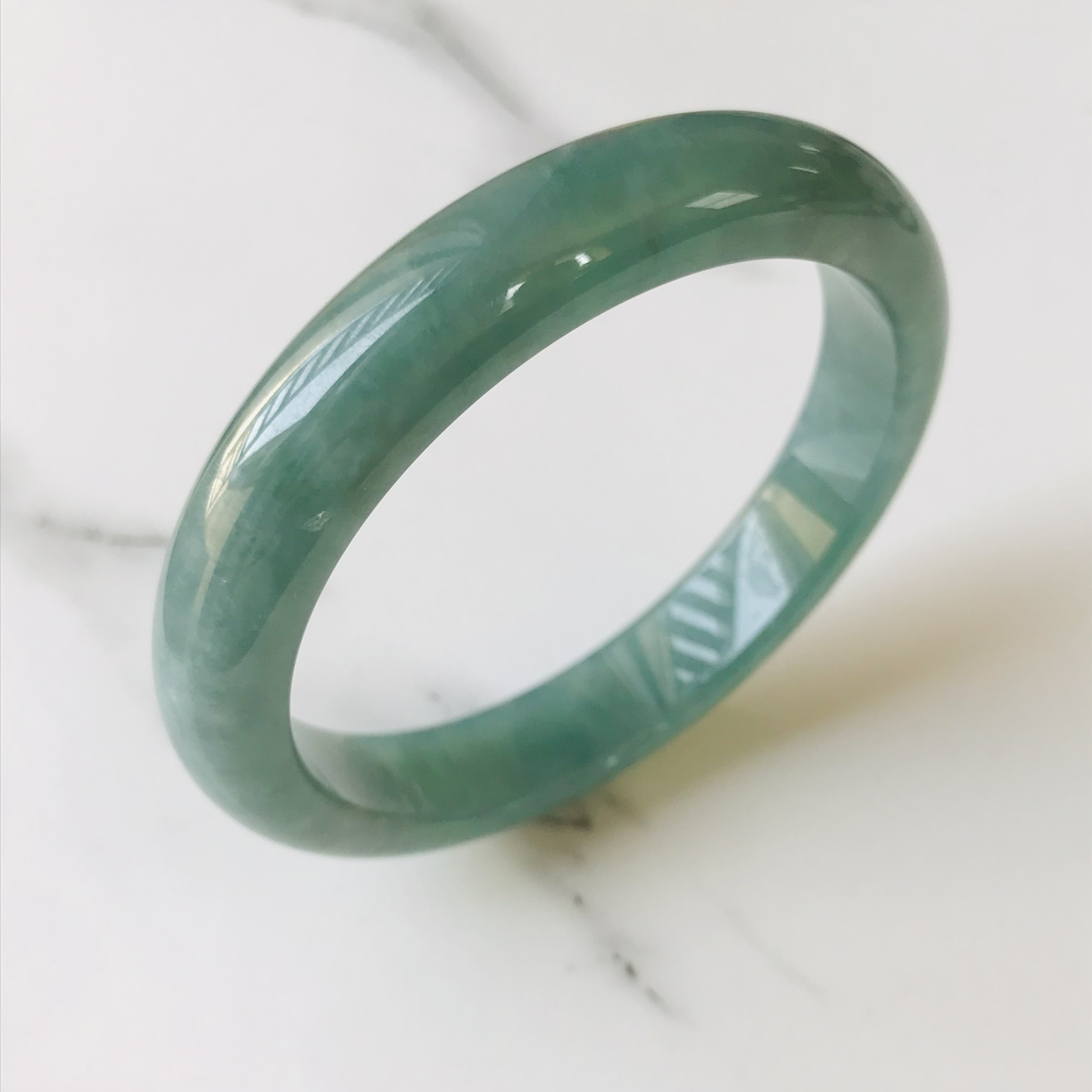 【B310-0170】ジェイド　翡翠　ヒスイ　一点もの　希少　バングル　ミャンマー産　52.6mm