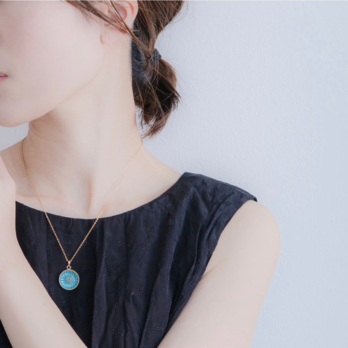 ビンテージ/BIJOUX.M.G/刻印/チェコガラス/ネックレス/ハート/ブルー 透明感あふれるブルーフラワー＊チェコガラスボタンのネックレス