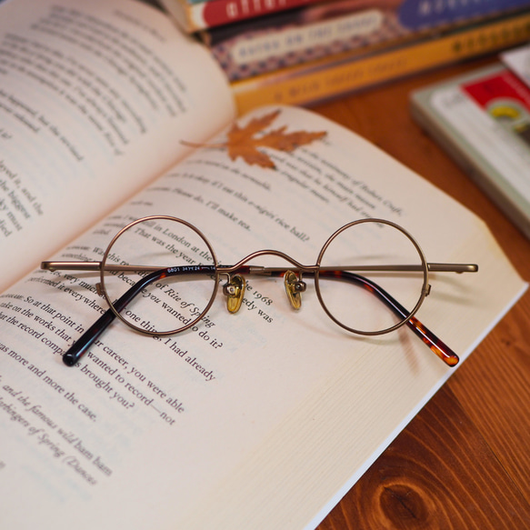 文豪の小さな丸眼鏡｜風雅な金｜クラシックメタルフレーム メガネ 杏や