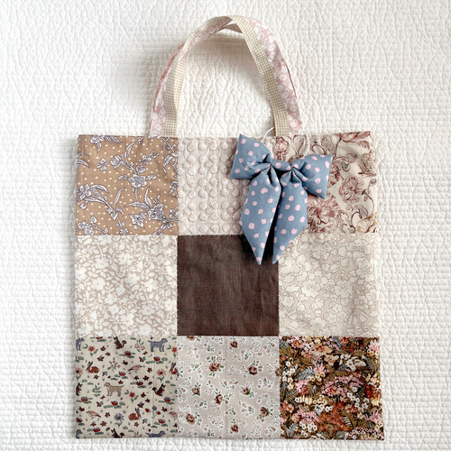 TB05 リバティプリントで作ったパッチワークのトートバッグ ベージュ系