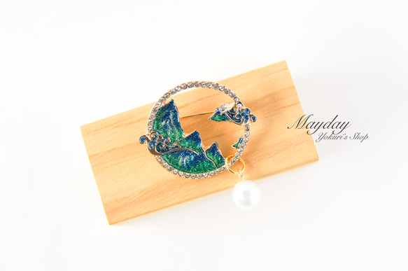  『古風〜緑の山景と波のブローチ』 8枚目の画像