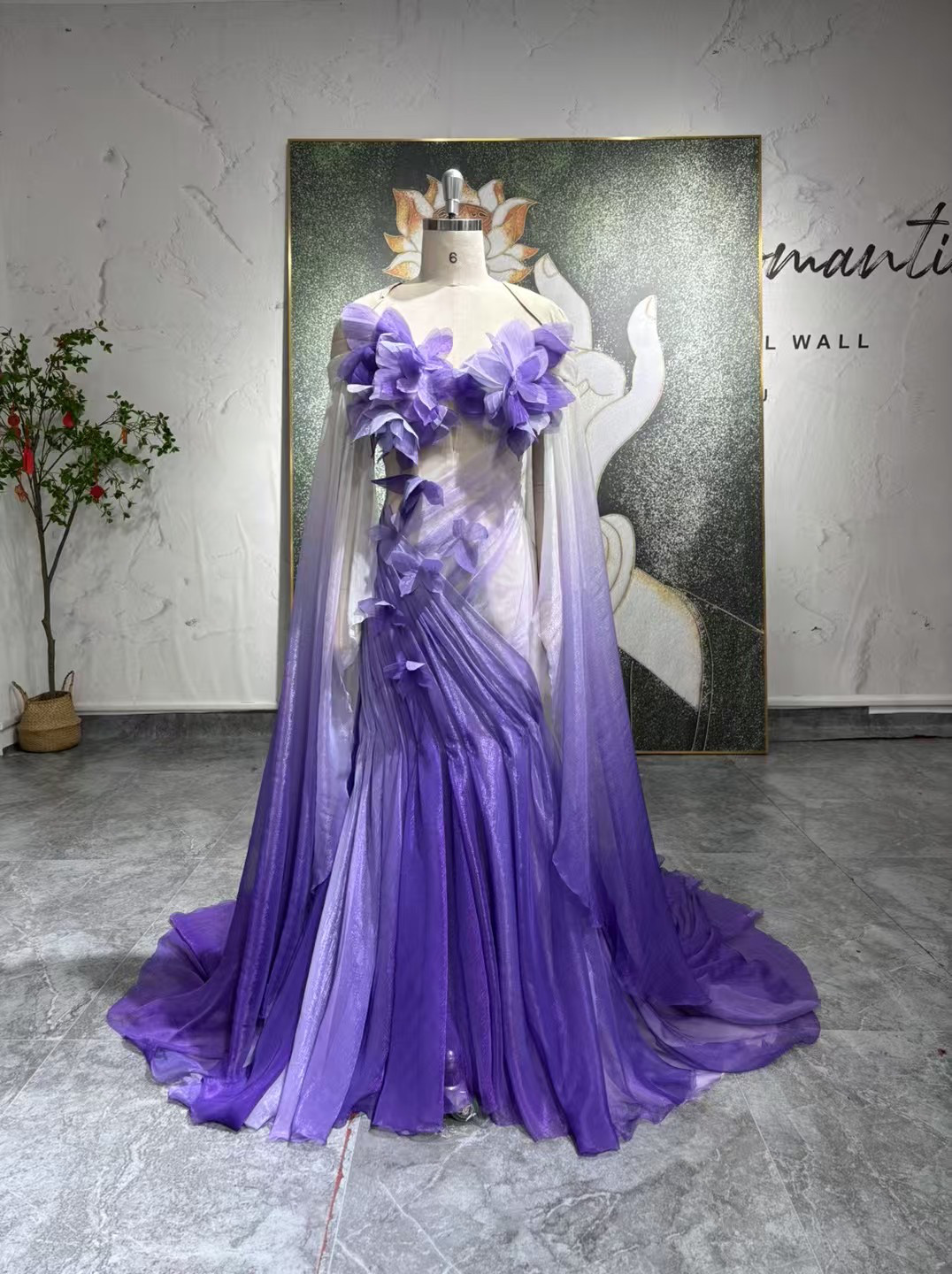 WEB限定　オフショルダー　二の腕カバー　お花飾り　パープル紫色　チャック　魅惑のカラードレス　ステージ衣装ロケーション