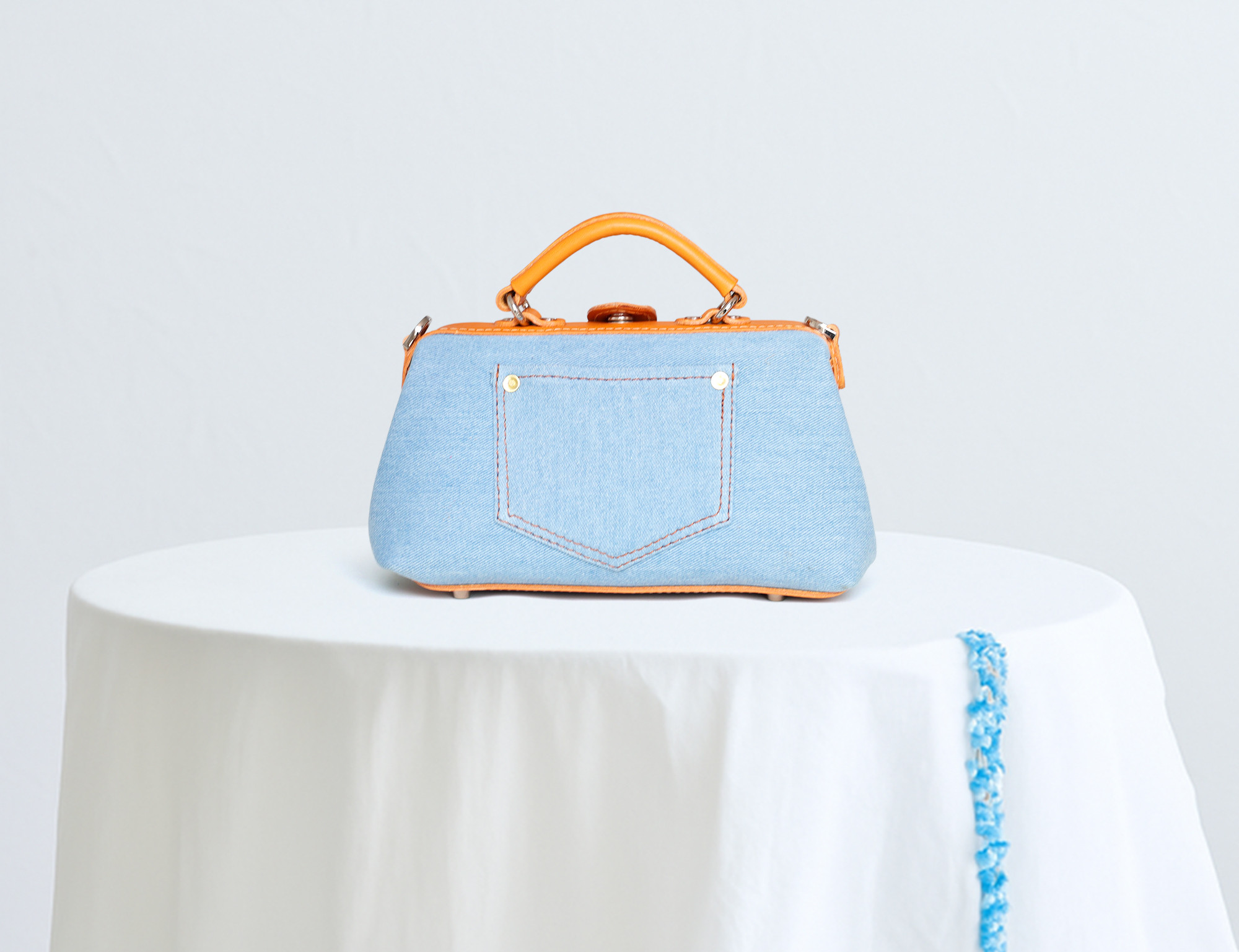 「デニム×革の組み合わせ」大人気！横型がま口バッグ 手作りのレザーショルダーバッグレディース