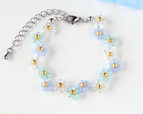 ライトブルーのビーズブレスレット ブレスレット kuma beads 通販