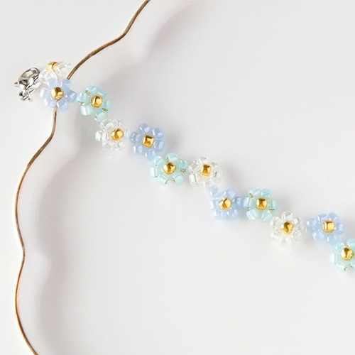 ライトブルーのビーズブレスレット ブレスレット kuma beads 通販