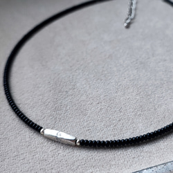 チューブ型メタルビーズと黒ビーズのシンプルチョーカー（マグネットとめ金具に変更可能です） 16枚目の画像