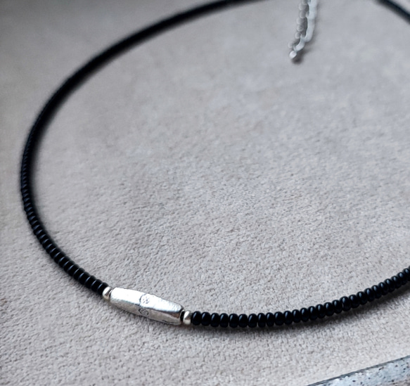 チューブ型メタルビーズと黒ビーズのシンプルチョーカー（マグネットとめ金具に変更可能です） 16枚目の画像
