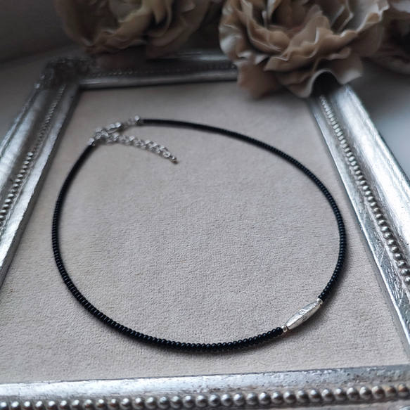 チューブ型メタルビーズと黒ビーズのシンプルチョーカー（マグネットとめ金具に変更可能です） 18枚目の画像