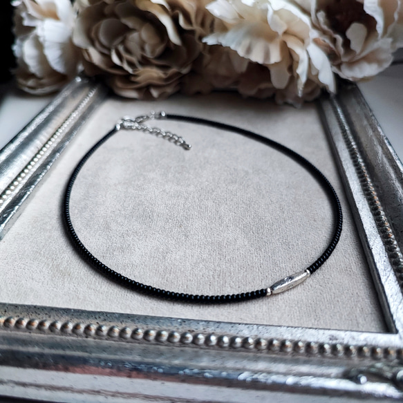 チューブ型メタルビーズと黒ビーズのシンプルチョーカー（マグネットとめ金具に変更可能です） 12枚目の画像