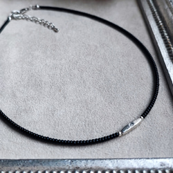 チューブ型メタルビーズと黒ビーズのシンプルチョーカー（マグネットとめ金具に変更可能です） 6枚目の画像