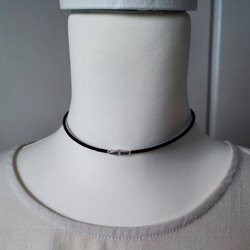 チューブ型メタルビーズと黒ビーズのシンプルチョーカー（マグネットとめ金具に変更可能です） 7枚目の画像