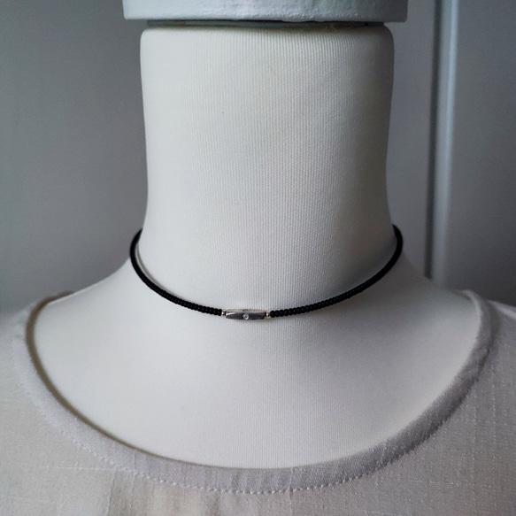 チューブ型メタルビーズと黒ビーズのシンプルチョーカー（マグネットとめ金具に変更可能です） 7枚目の画像