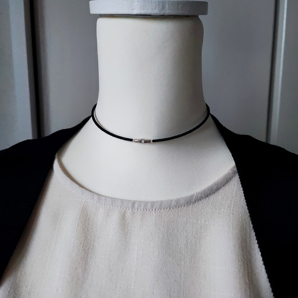 チューブ型メタルビーズと黒ビーズのシンプルチョーカー（マグネットとめ金具に変更可能です） 13枚目の画像