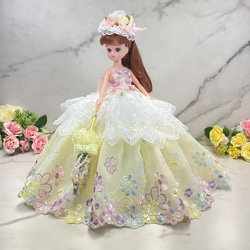ハンドメイド 花柄ドレスの人形 ペコちゃん人形 水色花柄ドレス - メルカリ