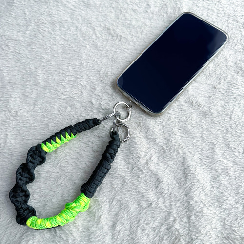 期間限定価格】パラコードスマホハンドストラップ✳︎37cm✳︎黒×緑