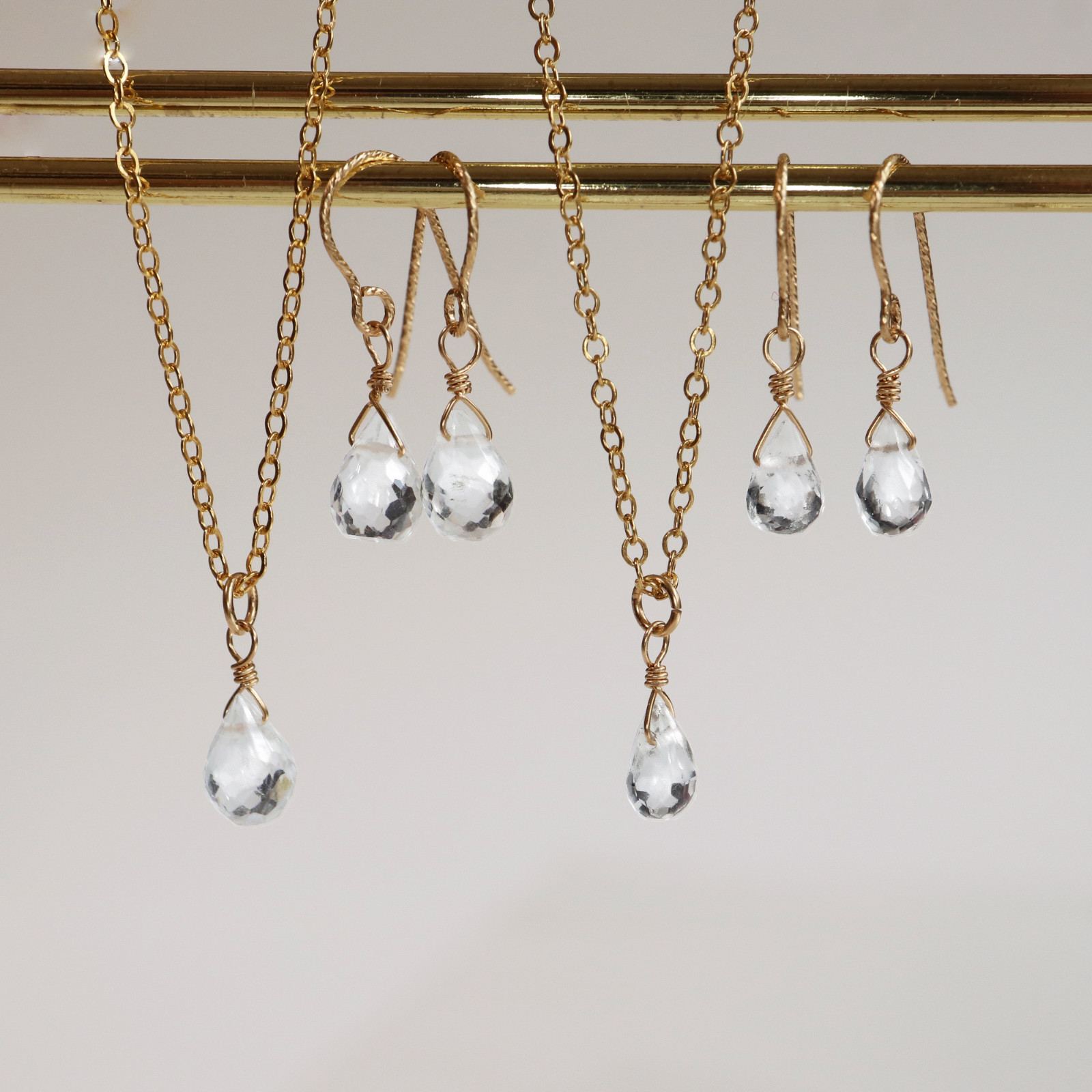 澄んだ空気を閉じ込めた様な14kgfホワイトトパーズピアス、ネックレス クリア2025/ひんやりセット2025