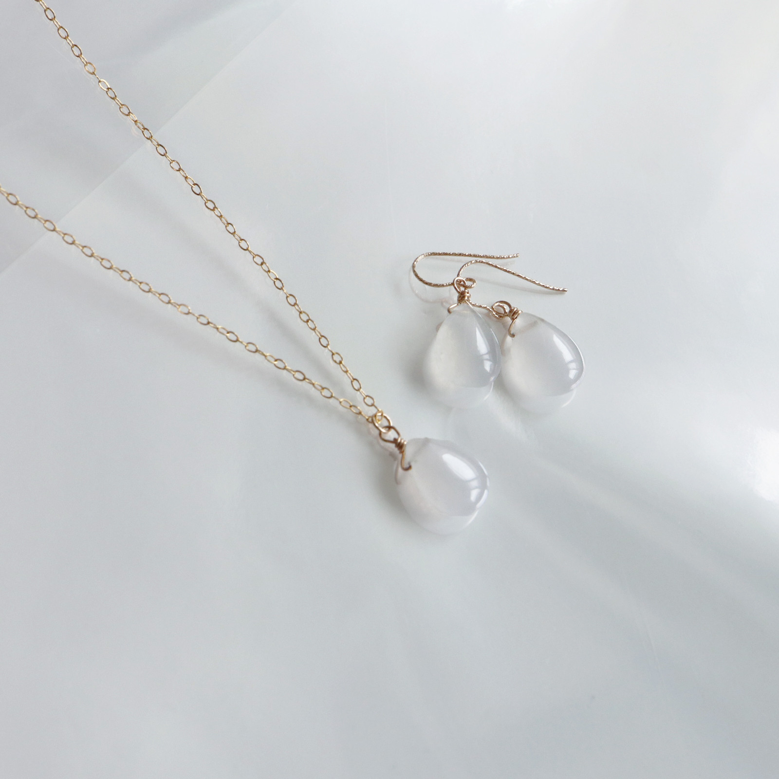 お得なセット朝露を纏う様な14kgfホワイトジェードピアス、ネックレス 天然石/ひんやり2025/ひんやりセット2025