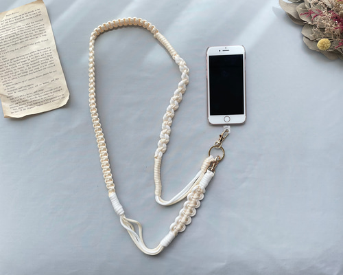 NOśWEA スマホショルダーストラップ ホワイト/ベージュ NOśWEA スマホショルダーストラップ ホワイト/ベージュ BYONBYON