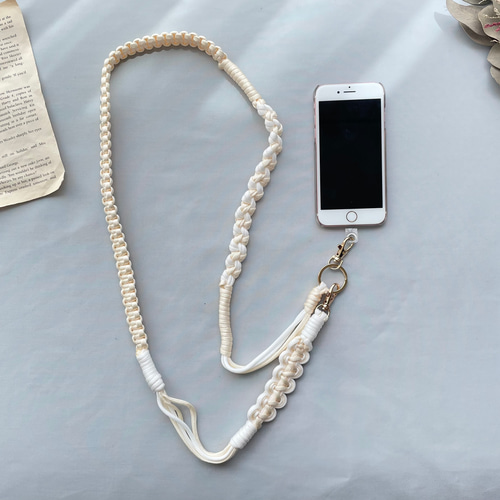 パラコードで作るウェーブなスマホショルダーストラップ(ホワイト