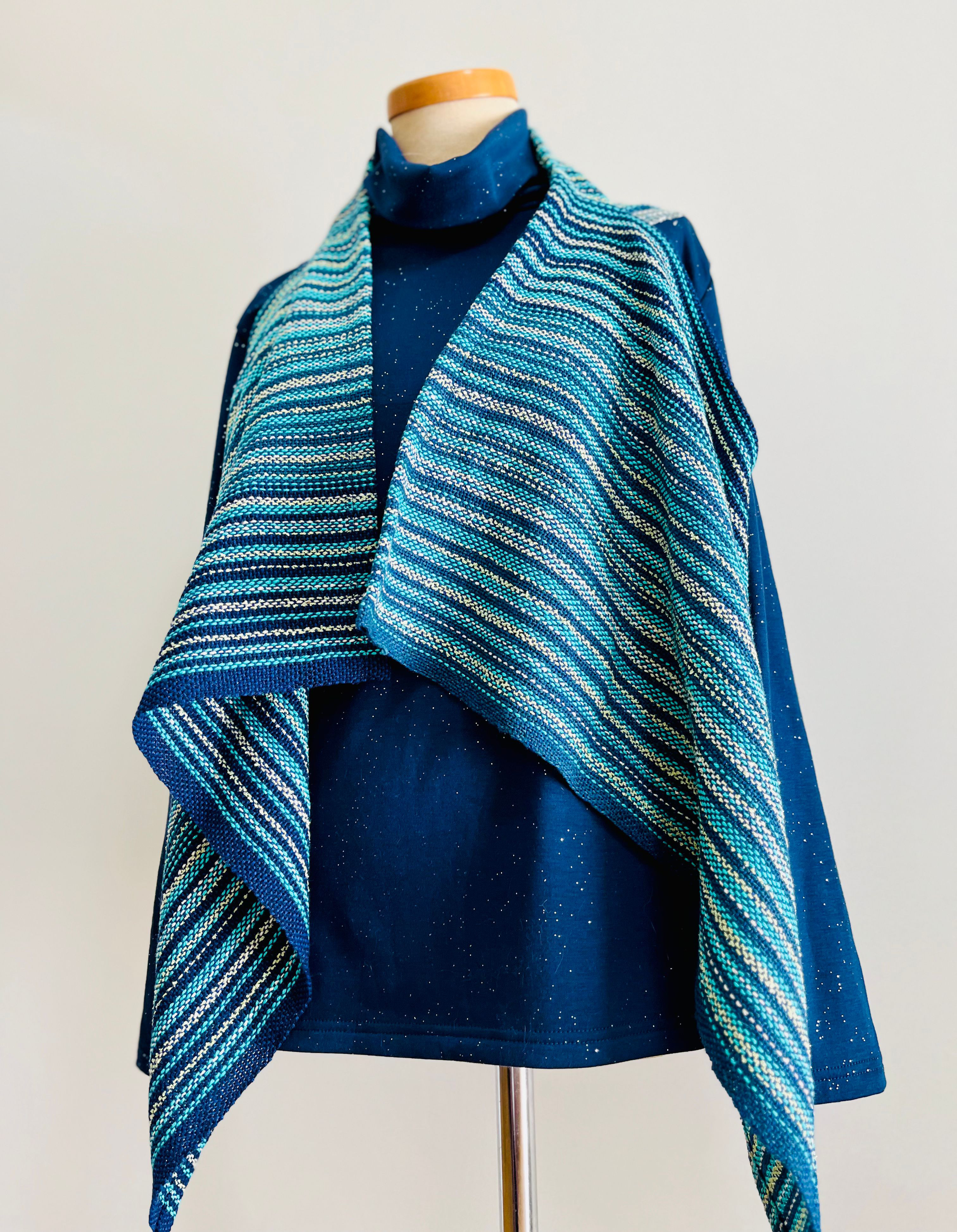 風の色　手織りベスト　青　ネイビー