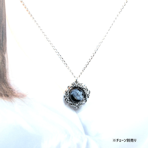 巨大トレジャーメノウ？　黒台座付き 龍穴 黒瑪瑙 （ トレジャー メノウ ） ペンダントトップ