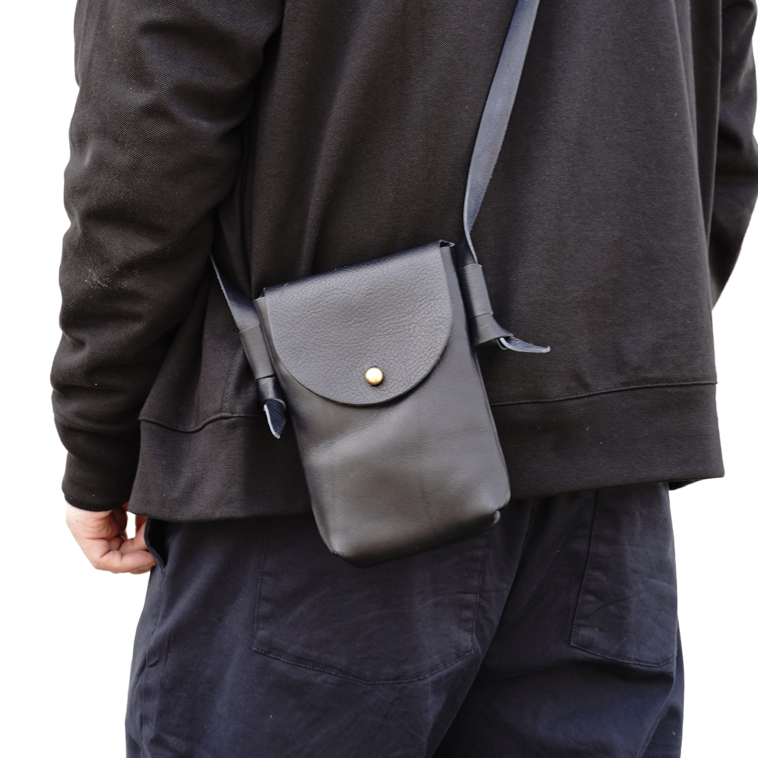 サコッシュ フラップ ショルダーバッグ 革鞄 レザーバッグ メンズ レディース