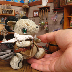 【2025.4.20】 手のひらサイズの手乗りドラゴン☆旅するドラゴン(角×花葉)【ベージュ×ベージュ】 1枚目の画像