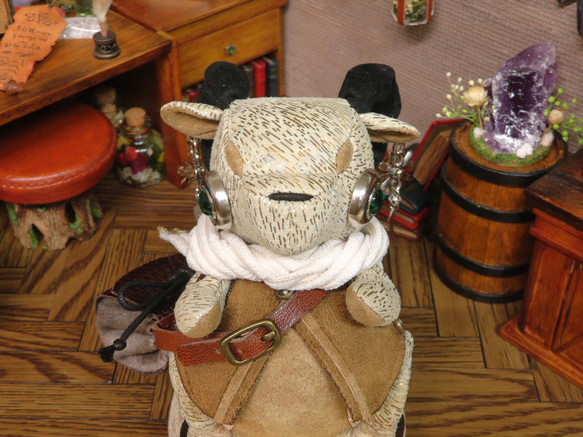 【2025.4.20】 手のひらサイズの手乗りドラゴン☆旅するドラゴン(角×花葉)【ベージュ×ベージュ】 5枚目の画像