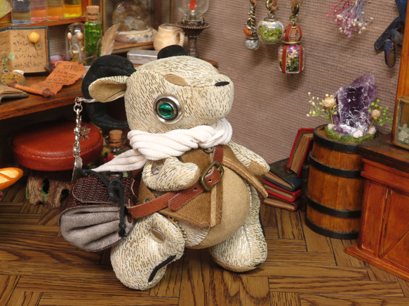 【2025.4.20】 手のひらサイズの手乗りドラゴン☆旅するドラゴン(角×花葉)【ベージュ×ベージュ】 4枚目の画像