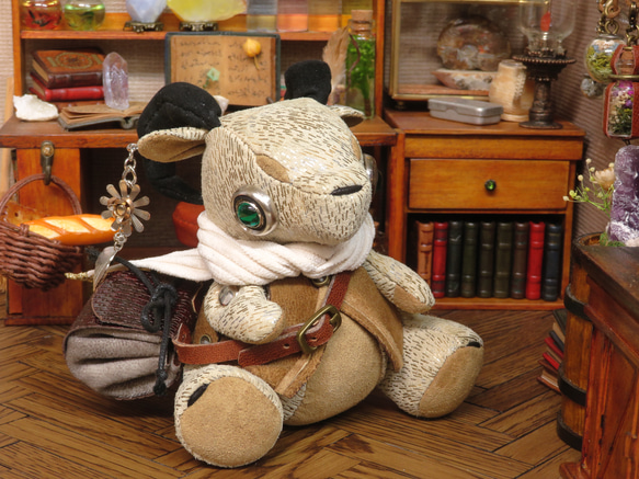 【2025.4.20】 手のひらサイズの手乗りドラゴン☆旅するドラゴン(角×花葉)【ベージュ×ベージュ】 3枚目の画像