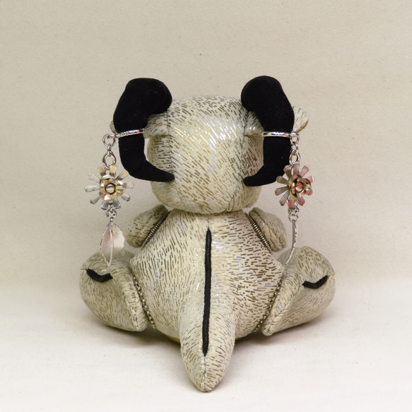 【2025.4.20】 手のひらサイズの手乗りドラゴン☆旅するドラゴン(角×花葉)【ベージュ×ベージュ】 8枚目の画像