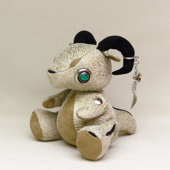 【2025.4.20】 手のひらサイズの手乗りドラゴン☆旅するドラゴン(角×花葉)【ベージュ×ベージュ】 7枚目の画像