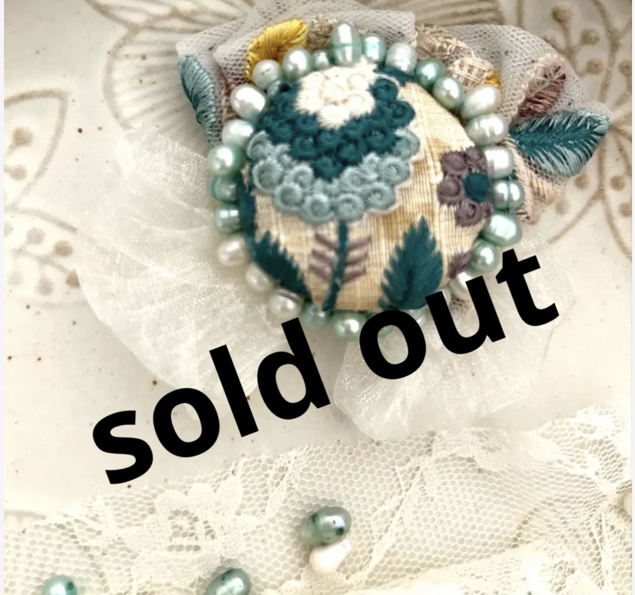 «668»◤完売◢ブローチ＆コサージュ*淡水パール*インド刺繍リボンくるみボタン*オーガンジーリボン*プレゼント*母の日