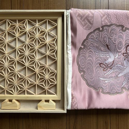 組子細工 ミニ衝立 総桧 麻の葉紋様 桐箱 金蘭緞子生地でのラッピング